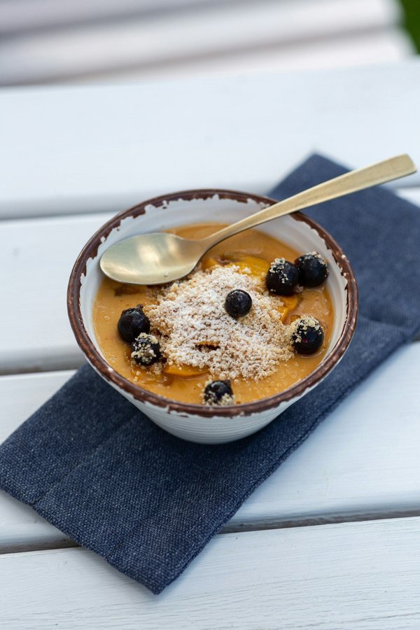 What's the Best Method for Creating a Deliciously Rich and Creamy English Blancmange?